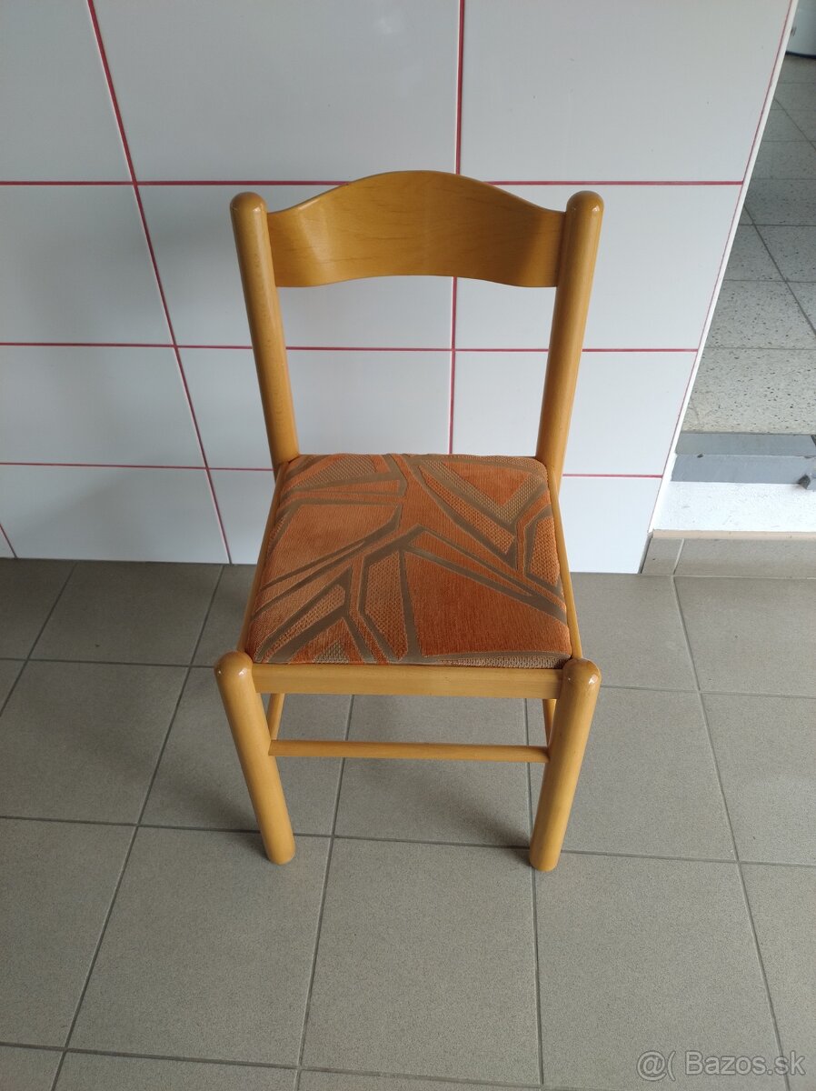 Jedálenská stolička