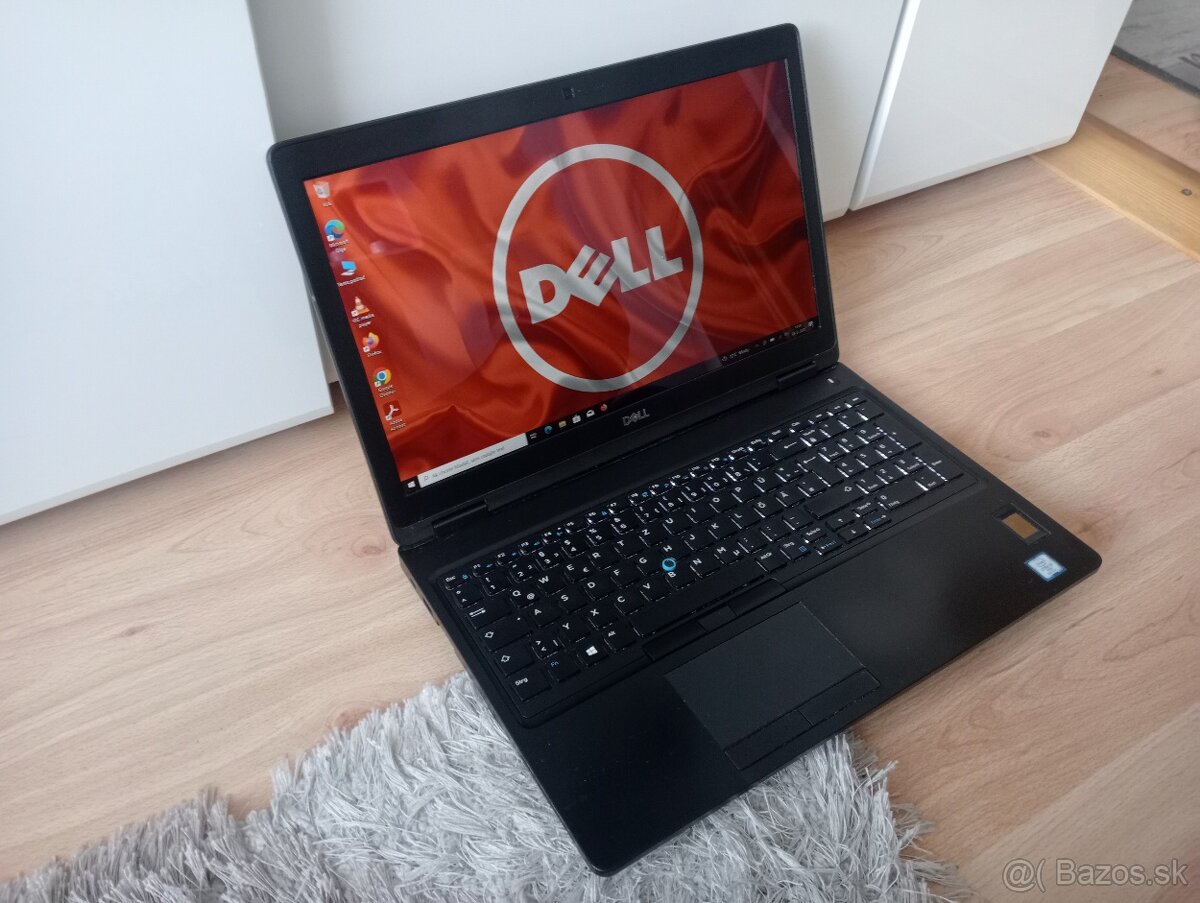 predám Dell latitude 5590 / dotykový displej /16gb ram / ssd