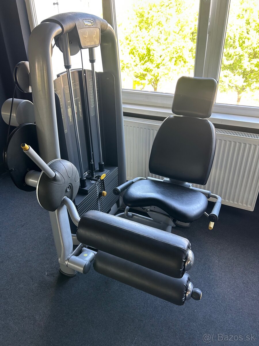Technogym leg curl/ zakopavanie v sede