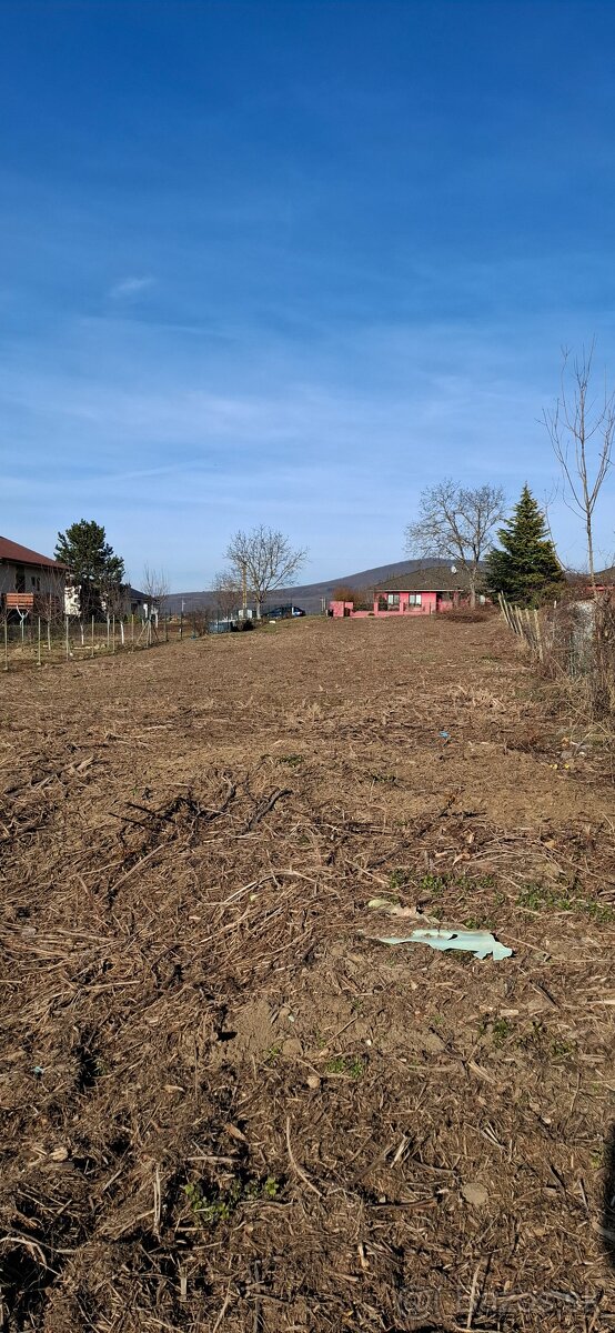 Predaj pozemok . Podhorany , časť Mechenice , 1413 m2