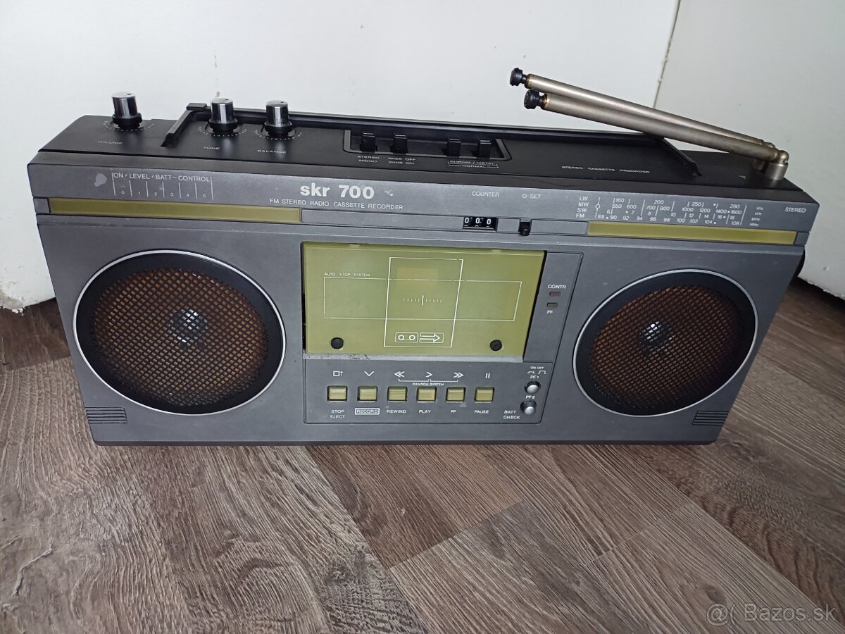 SKR700 radiomagnetofon retro kazeťák