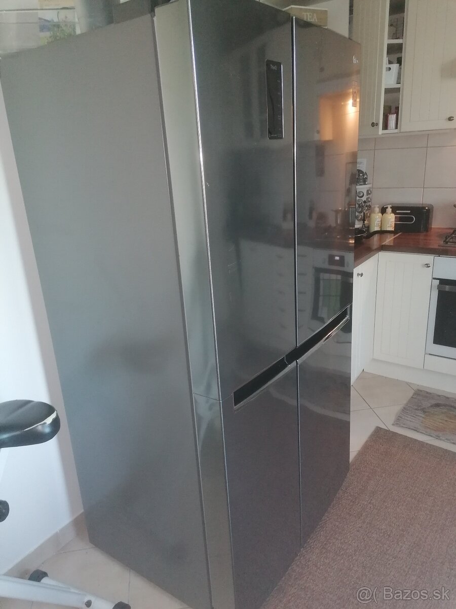 Americká chladnička LG - 400 €