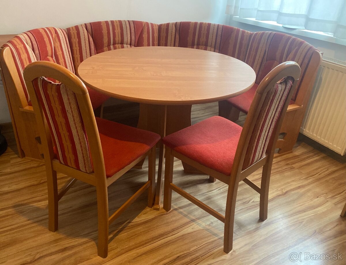 Rohový jedálenský set – stôl, lavica, 2 stoličky – 50 €