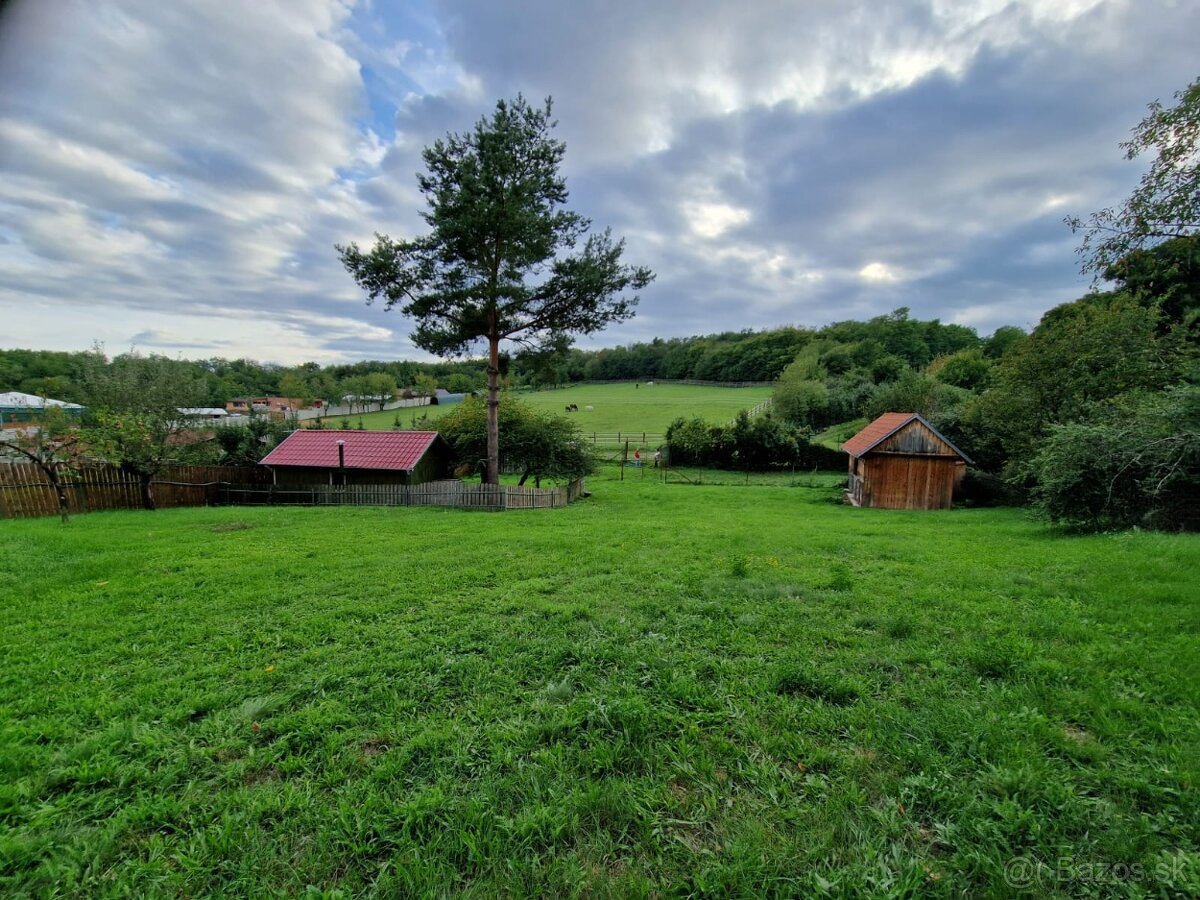 PREDAJ - STAVEBNÝ POZEMOK - ZLATÉ MORAVCE