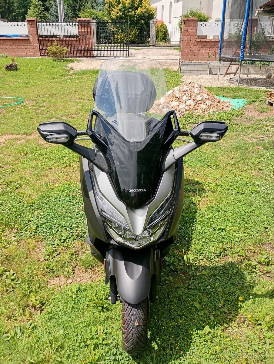 Honda Forza 300