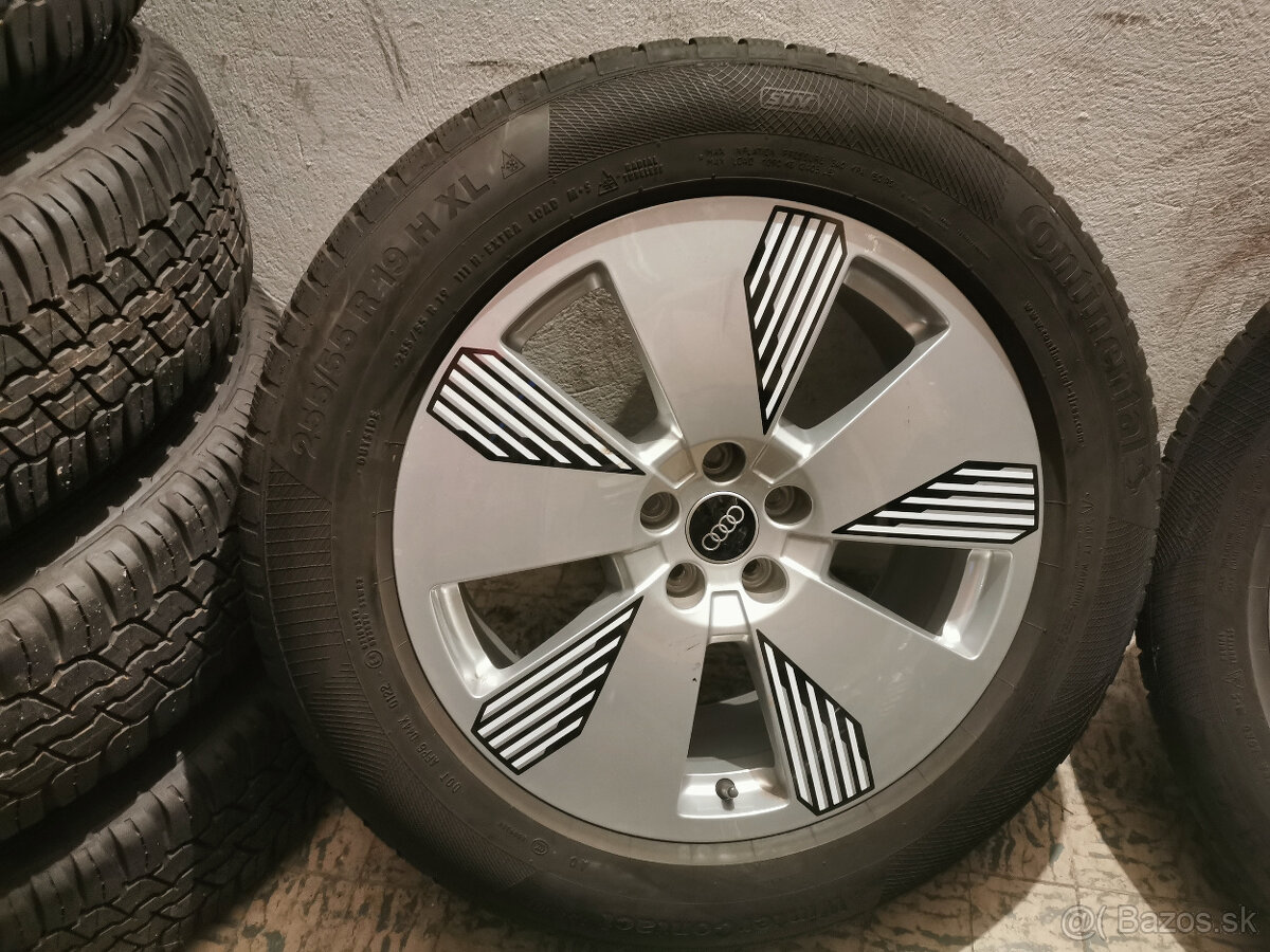 Audi Q8 e-tron - originál 19" alu zimná sada - 7+mm