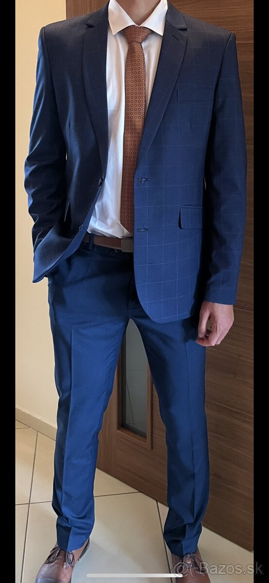 Pánsky oblek modrý jemne károvaný –  iba osobný odber