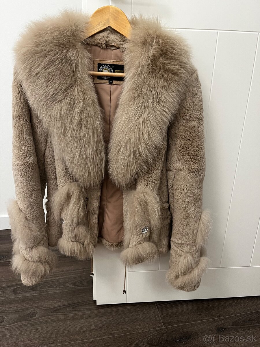 Kabát z pravej kožušiny
