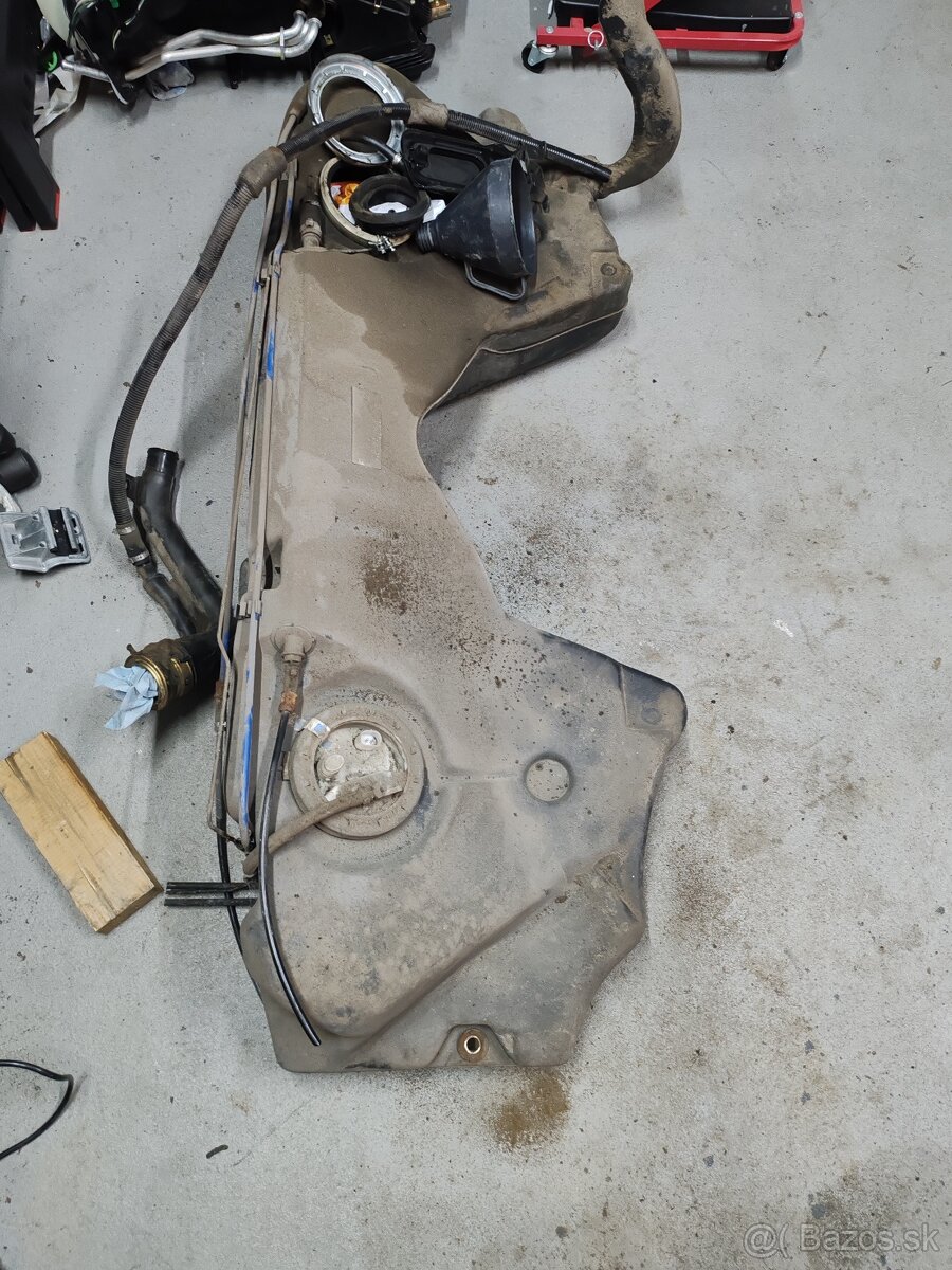 Nádrž na BMW E39 Touring diesel