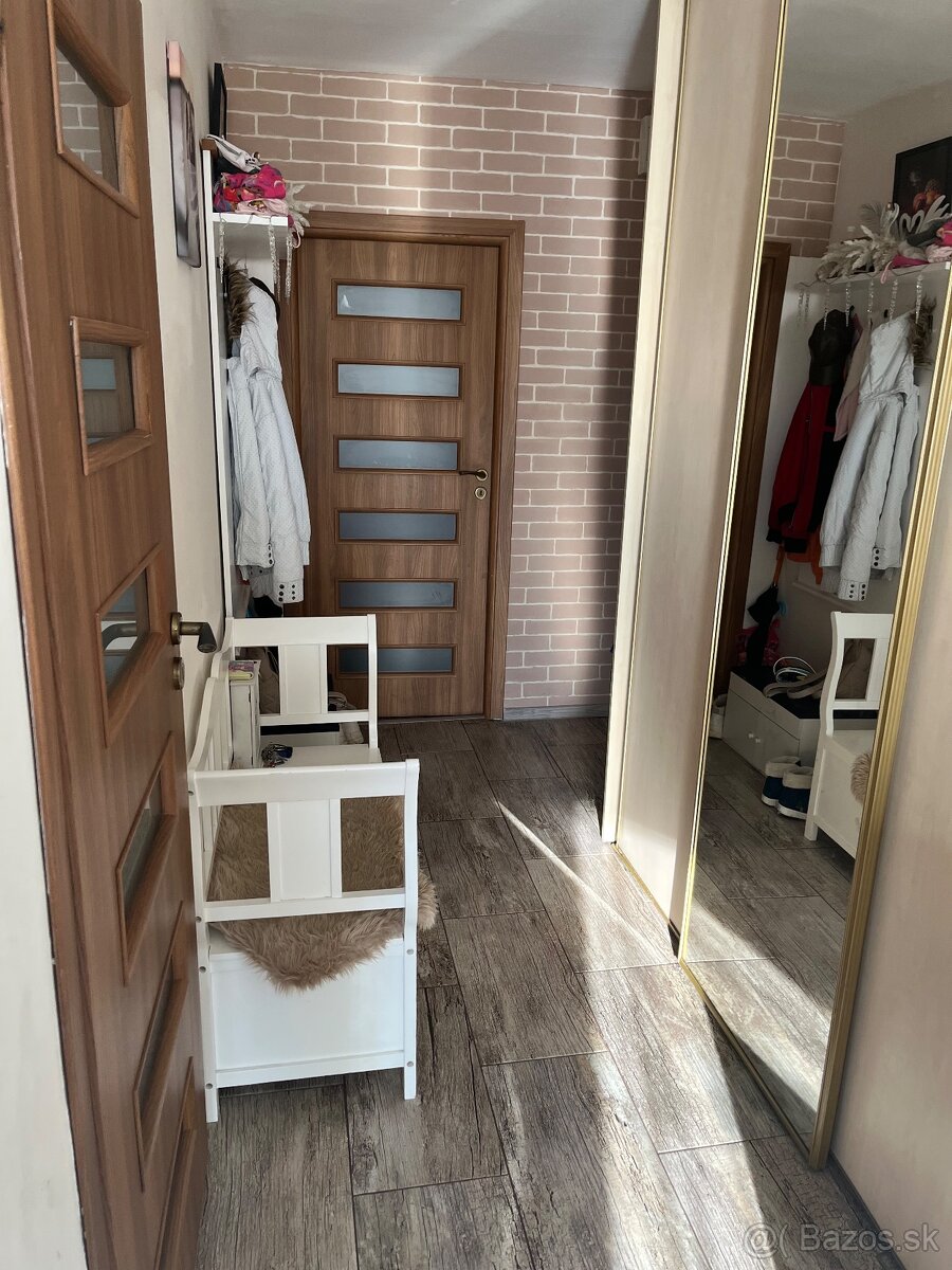 Rezervovaný 3 izbový byt s veľkou loggiou