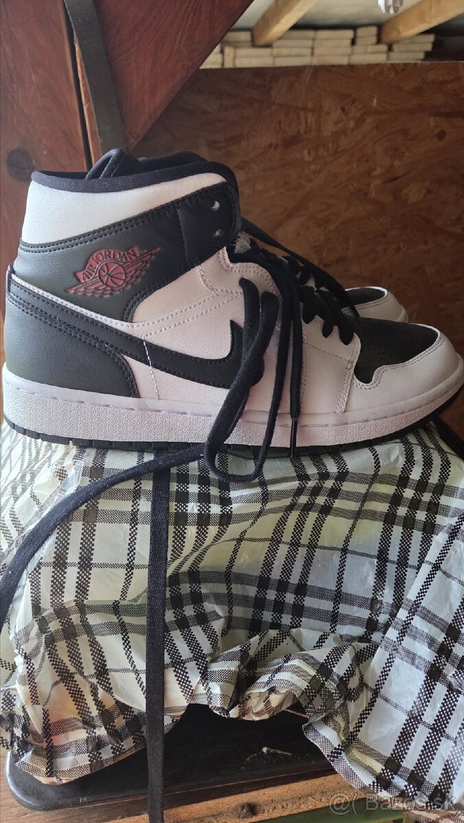 Nike Air Jordan 1 Mid.