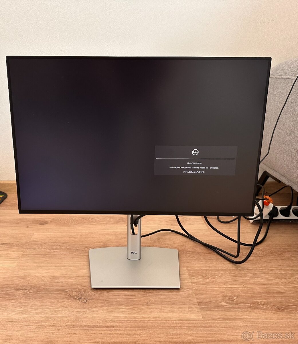 Dell U2421E 24" dockovací monitor