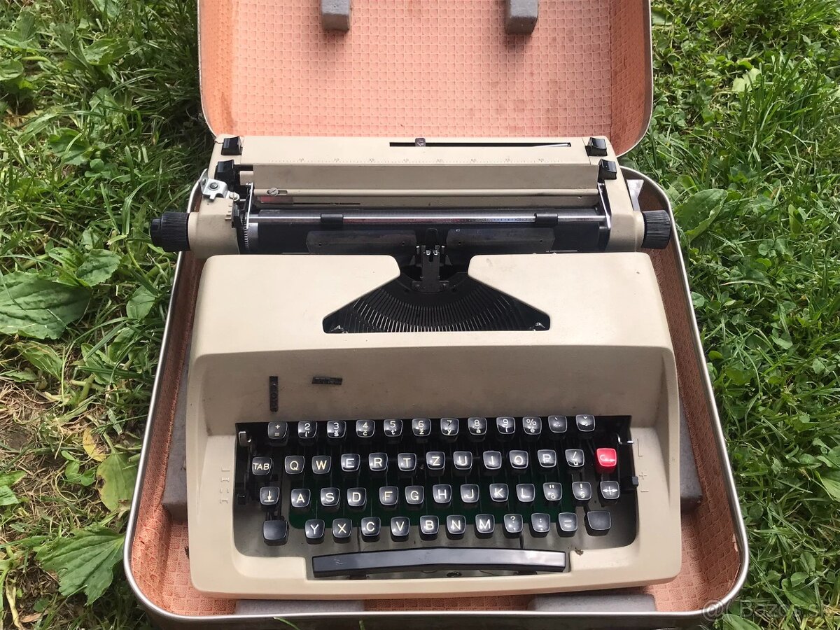 Predám písací stroj
