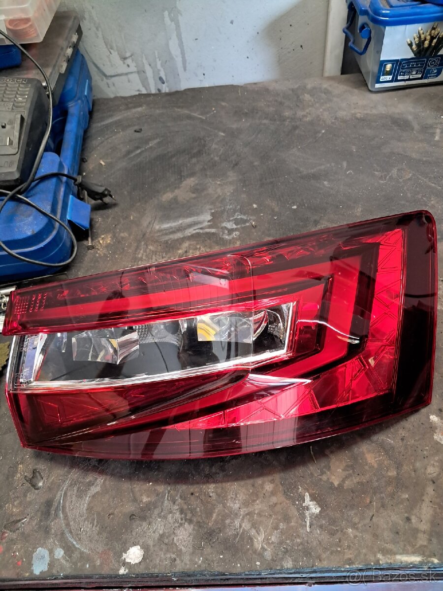 Zadné svetlo škoda superb III