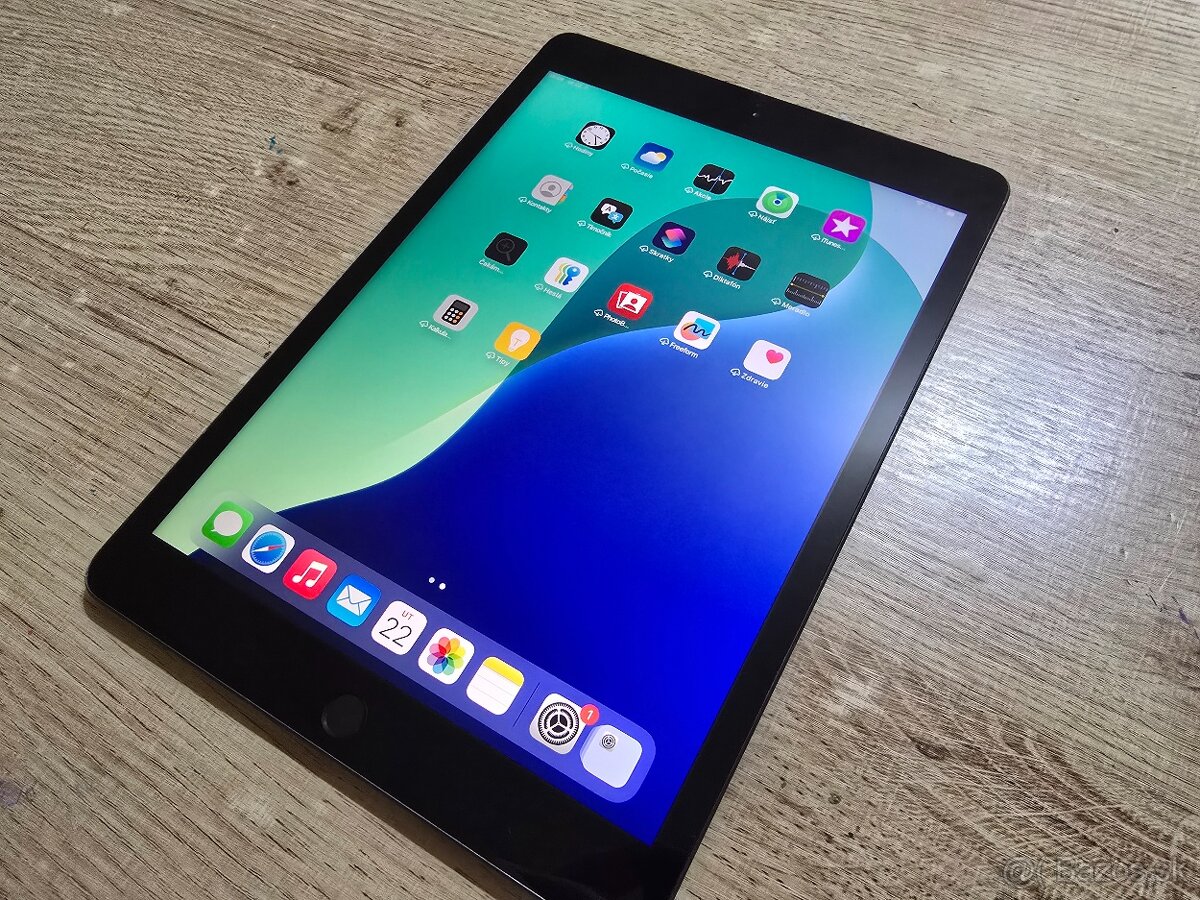 Ipad 7 128gb plnefunkcny v super stave ma len velmi jemne zn