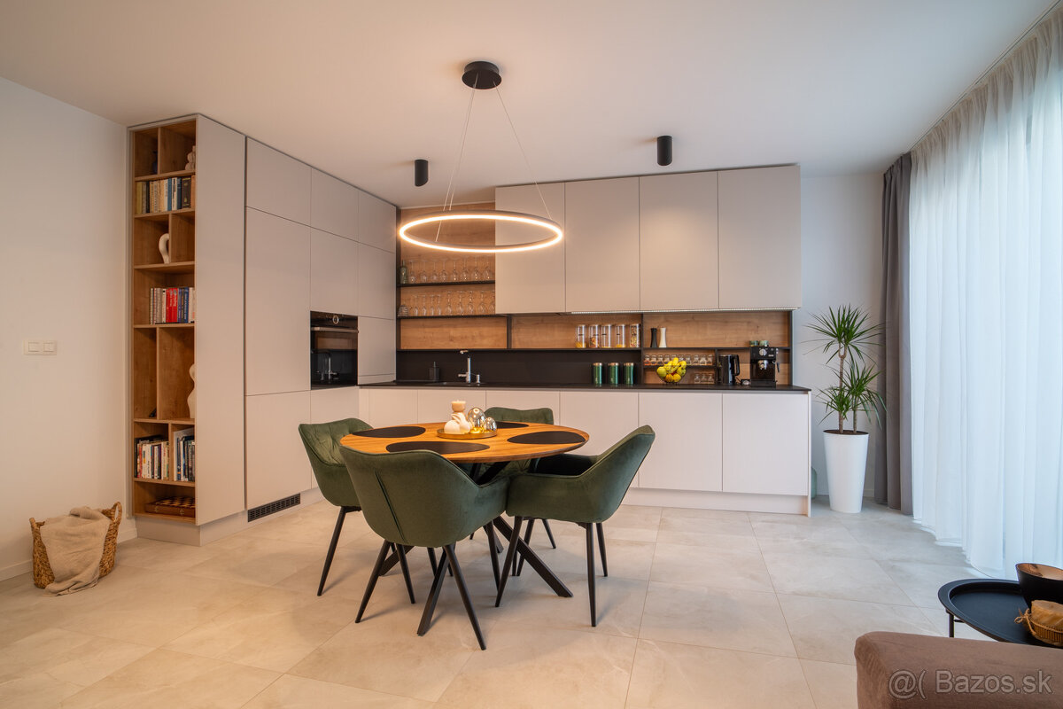 Na predaj štýlový 3-izbový mezonet v historickom centre Trna