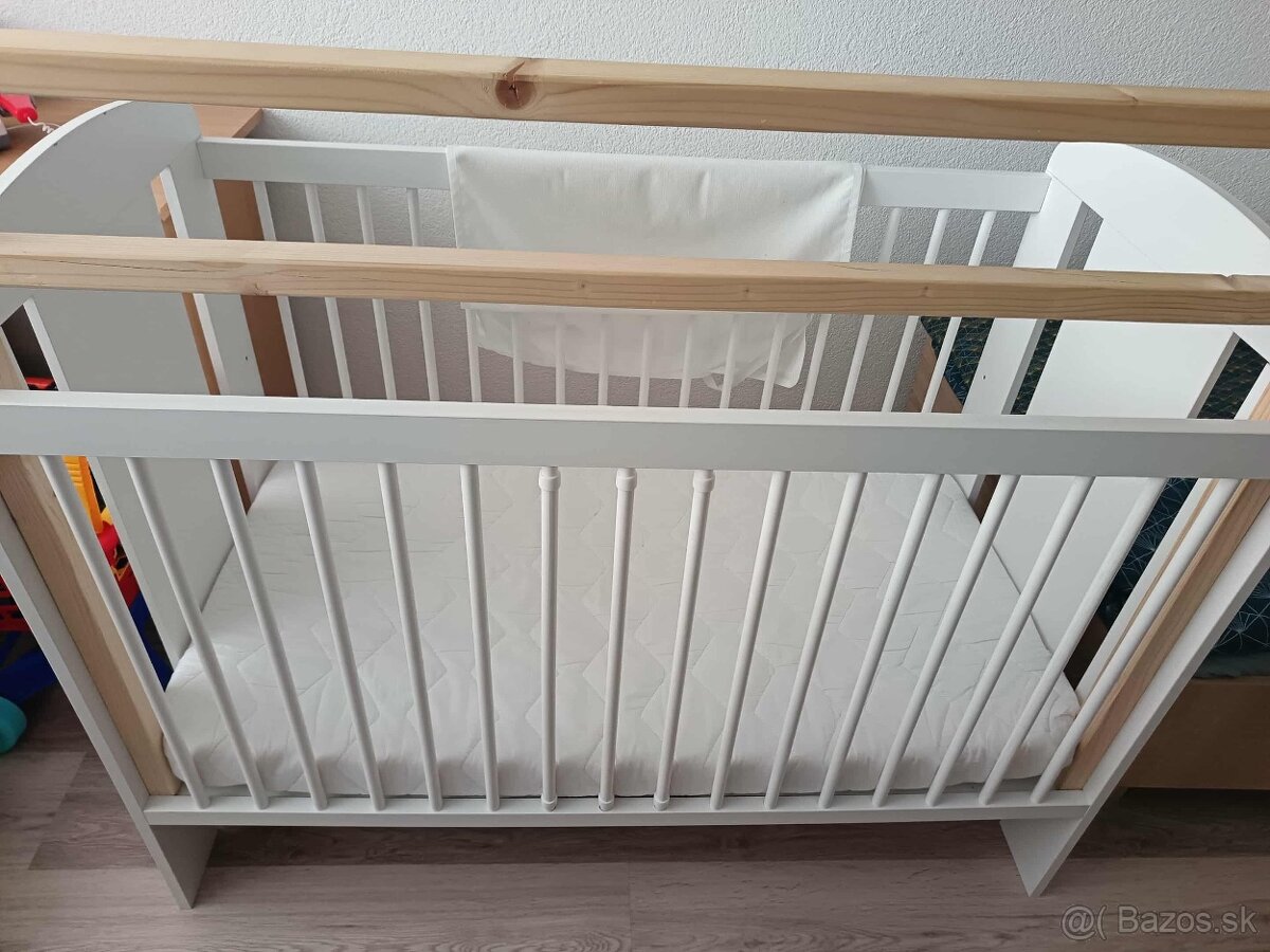 Detská postieľka s matracom