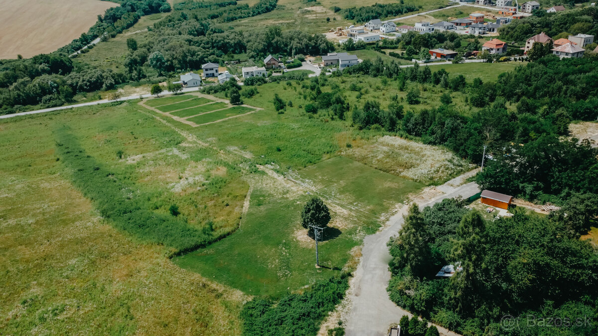 STAVEBNÝ POZEMOK - LORINĆÍK