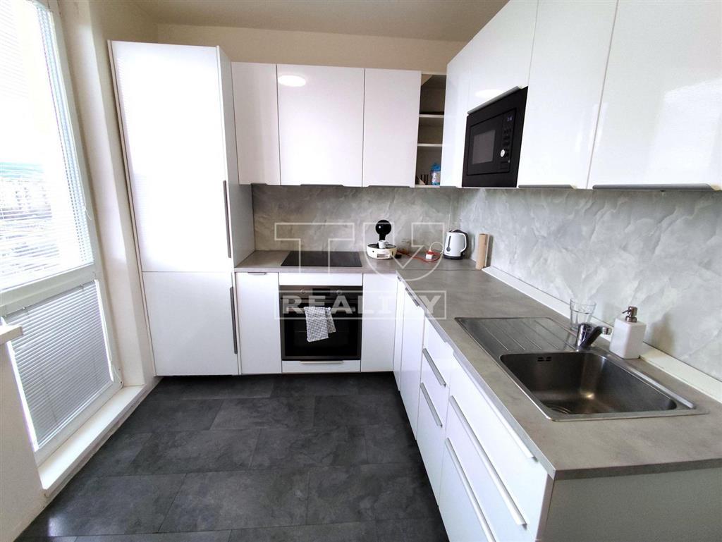 Predaj priestranného slnečného bytu s lodžiou aj...