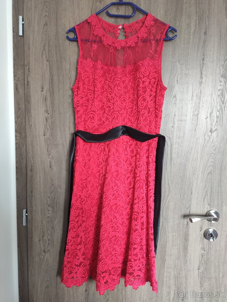 Červené čipkované šaty bez rukávov - veľ. 39-40