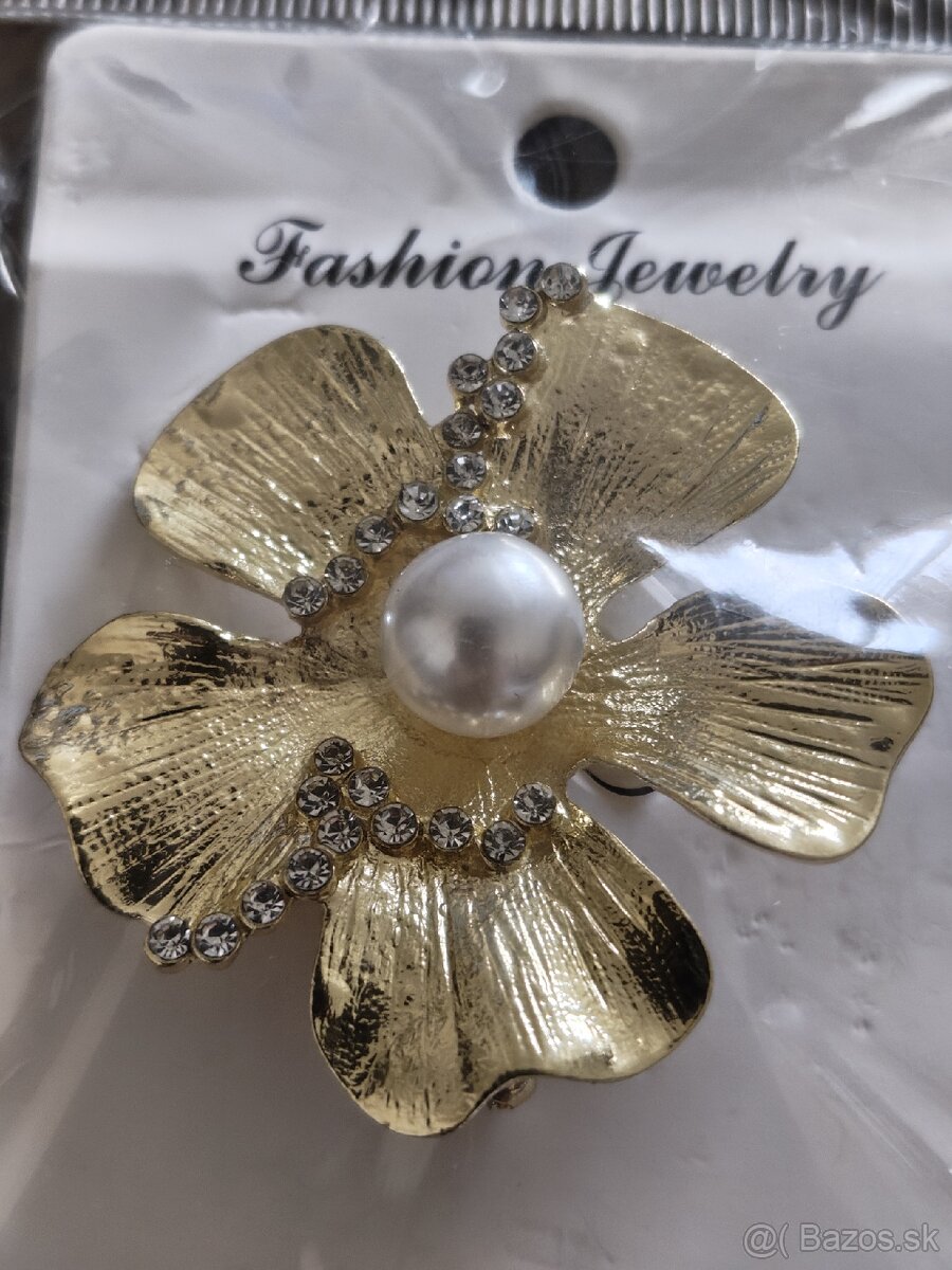 Brošňa kvet