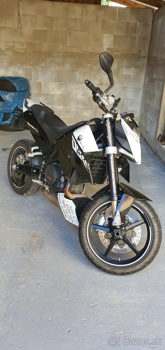 KTM Duke 690