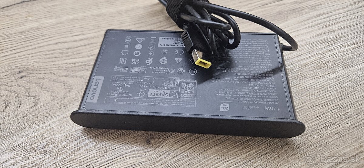 Nabíjačka na notebook lenovo