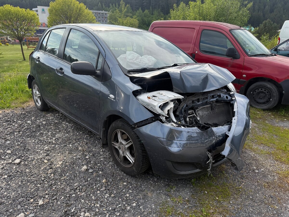 Rozpredám Toyota Yaris 1.0 51kw