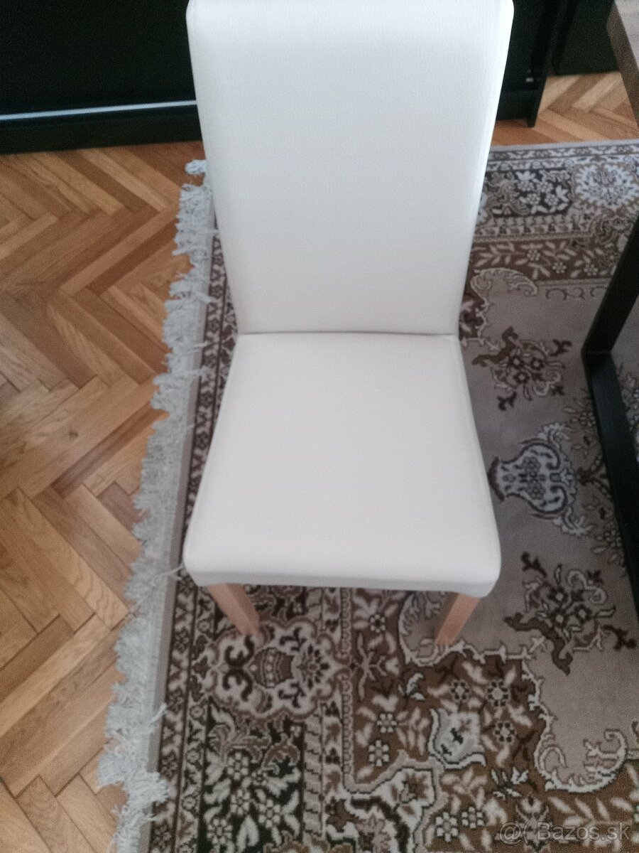 jedálenská kožená stolička