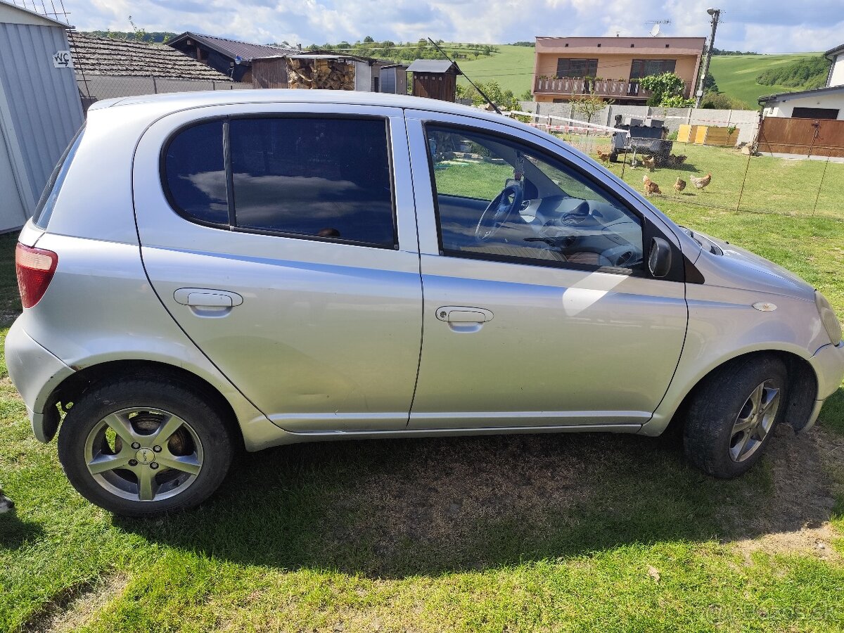 Toyota Yaris 2000