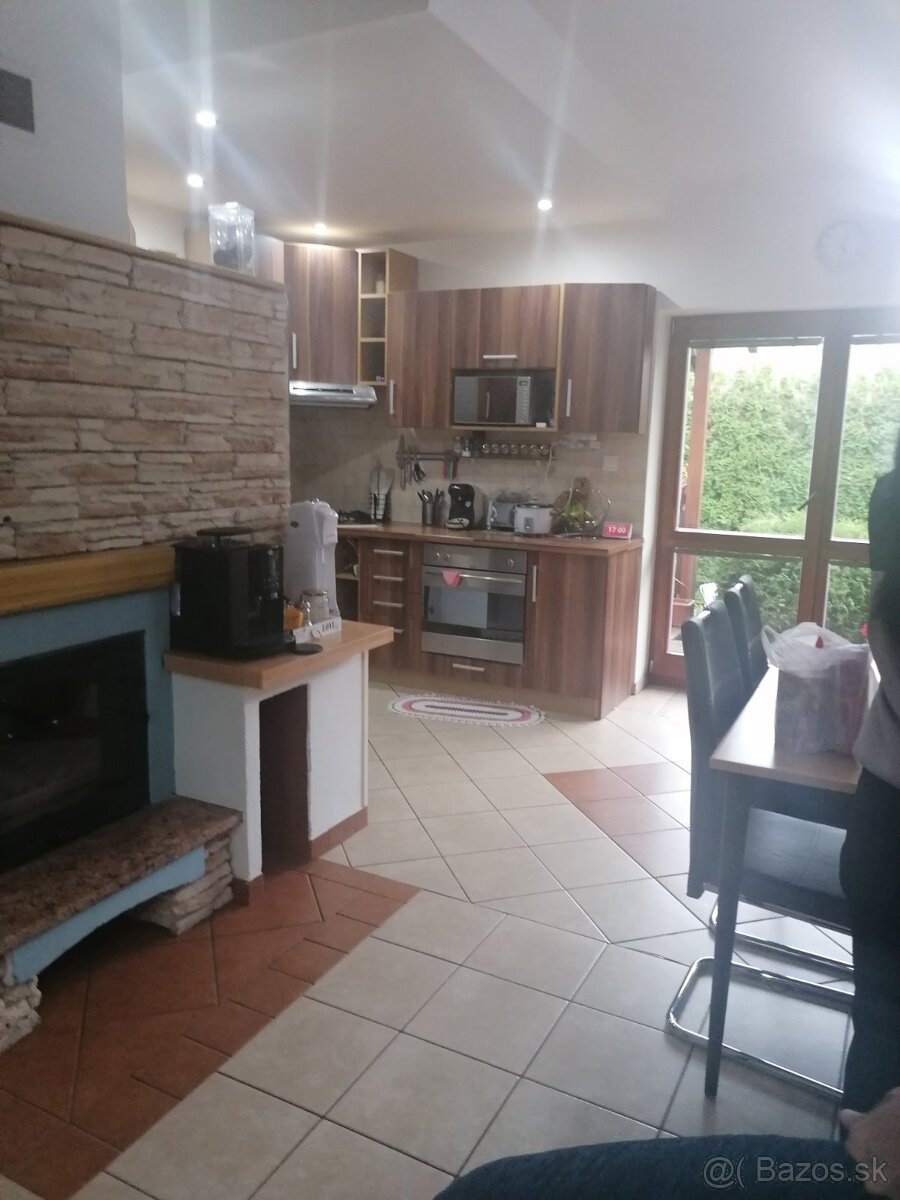 Prenájom 3 - izb. bytu / 94 m2/