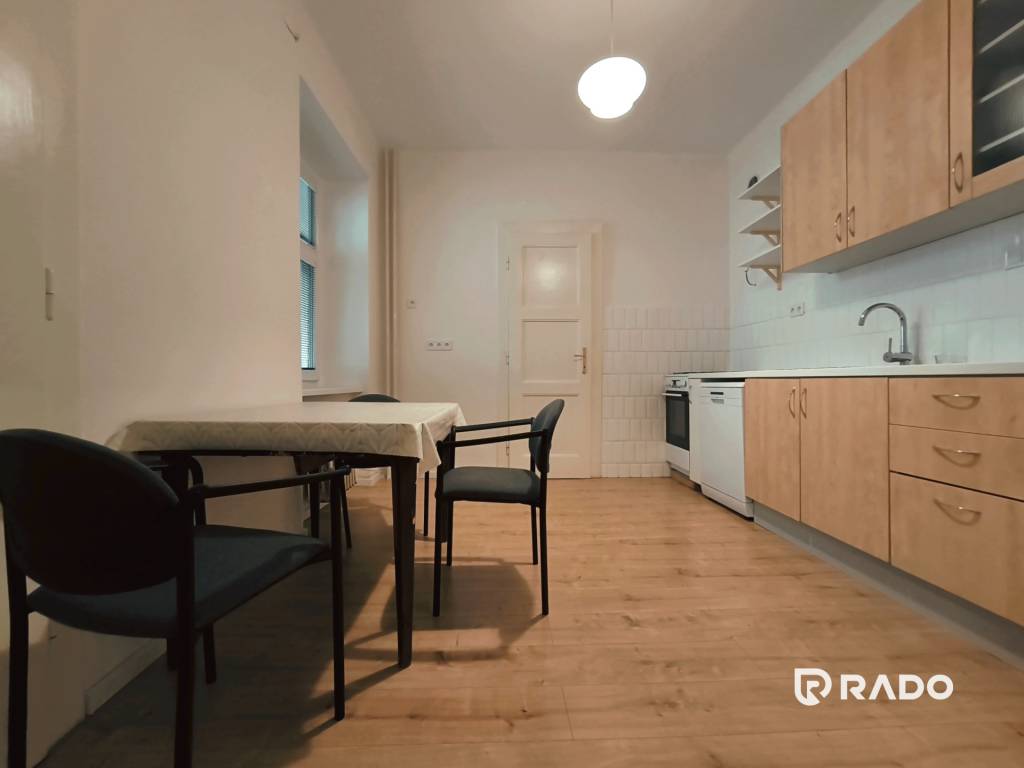 RentHub | Veľký 4i+2i byt | 132 ㎡ | Nezariadený | Staré mest
