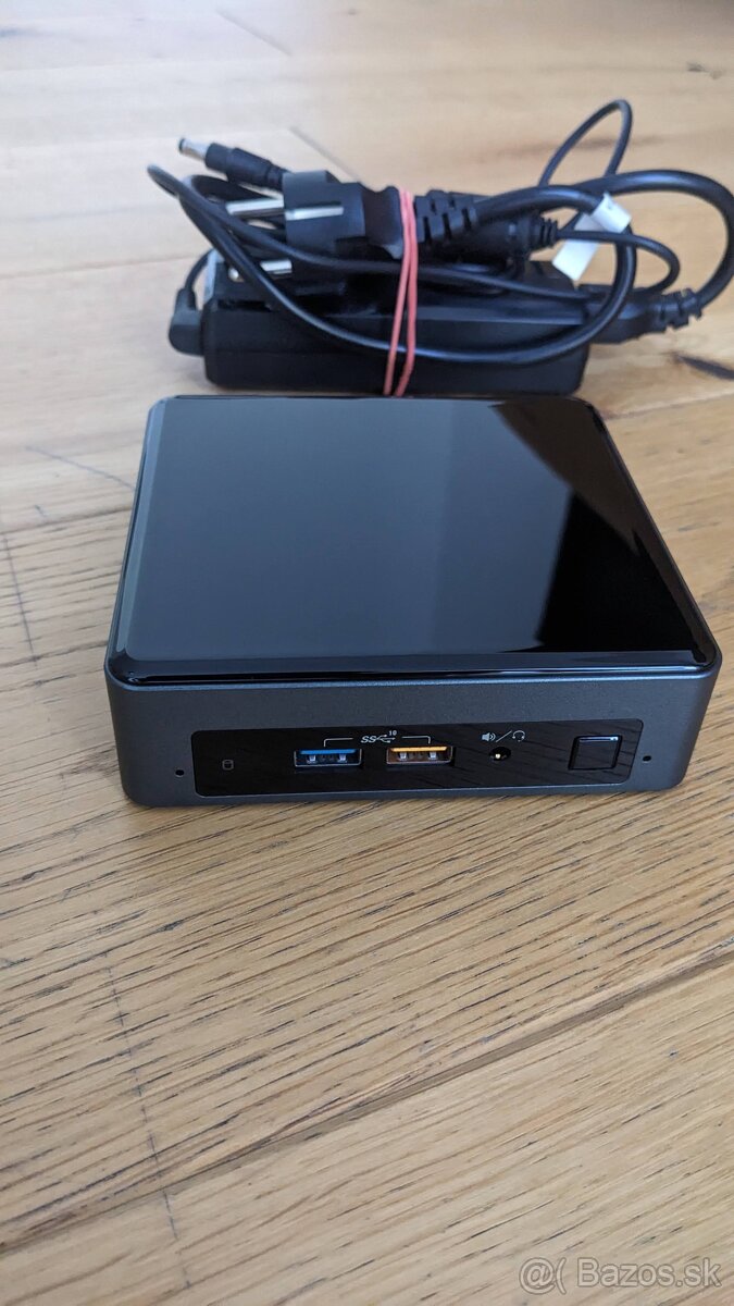 Intel NUC mini PC (BOXNUC8i5BEK)
