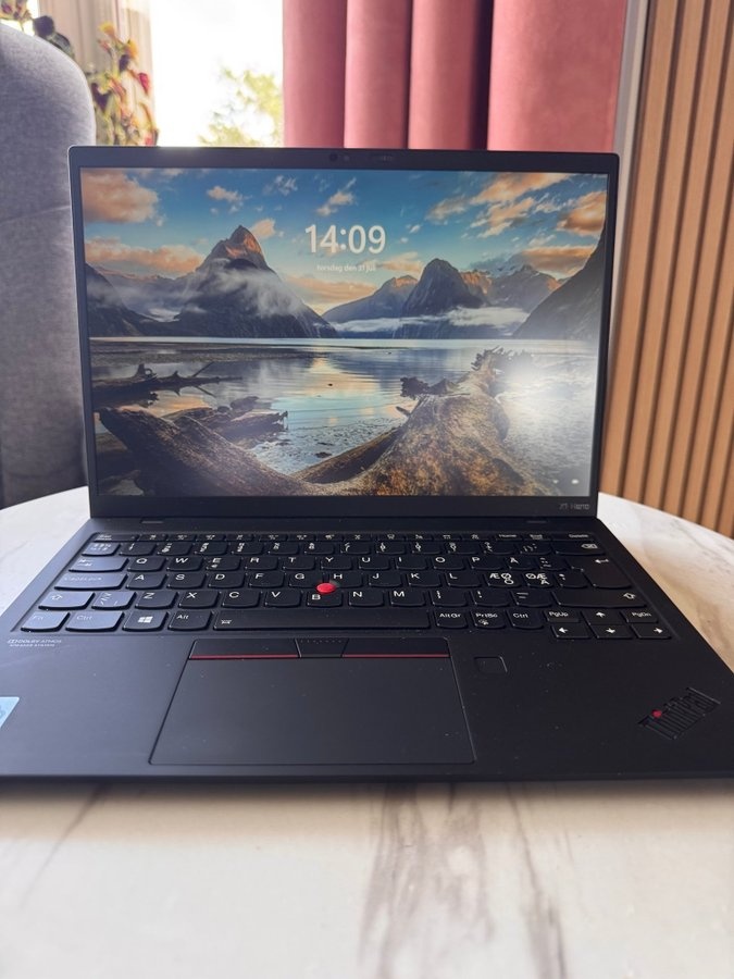 Superlahky takmer novy Lenovo X1 Nano i5-11g 16GB - iba 900g