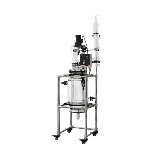 Reaktor so skleneným filtrom s plášťovým systémom