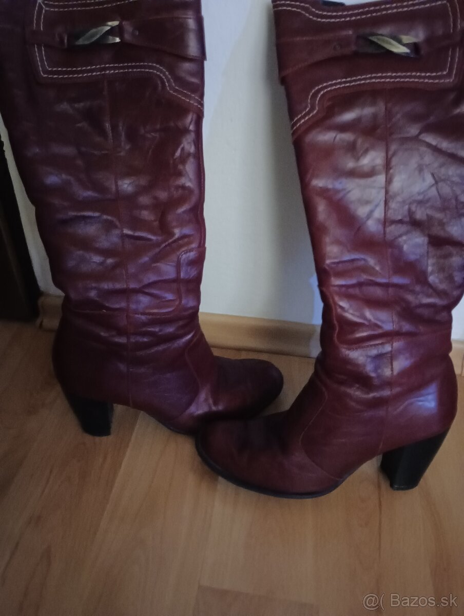 Kožené tmavo červené čižmy
