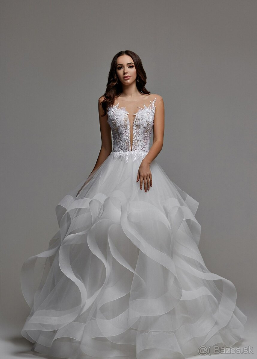 Biele jedinečné svadobné šaty