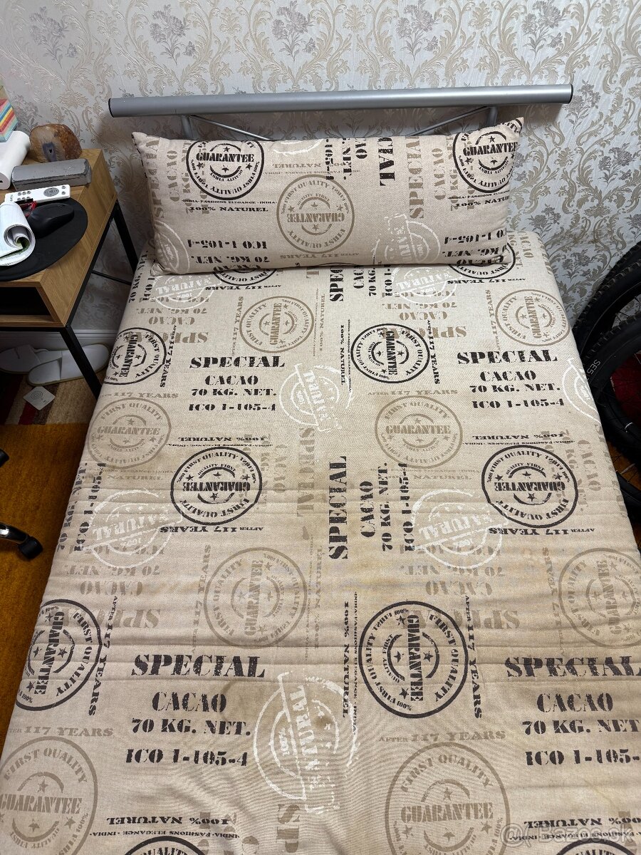 študentská posteľ