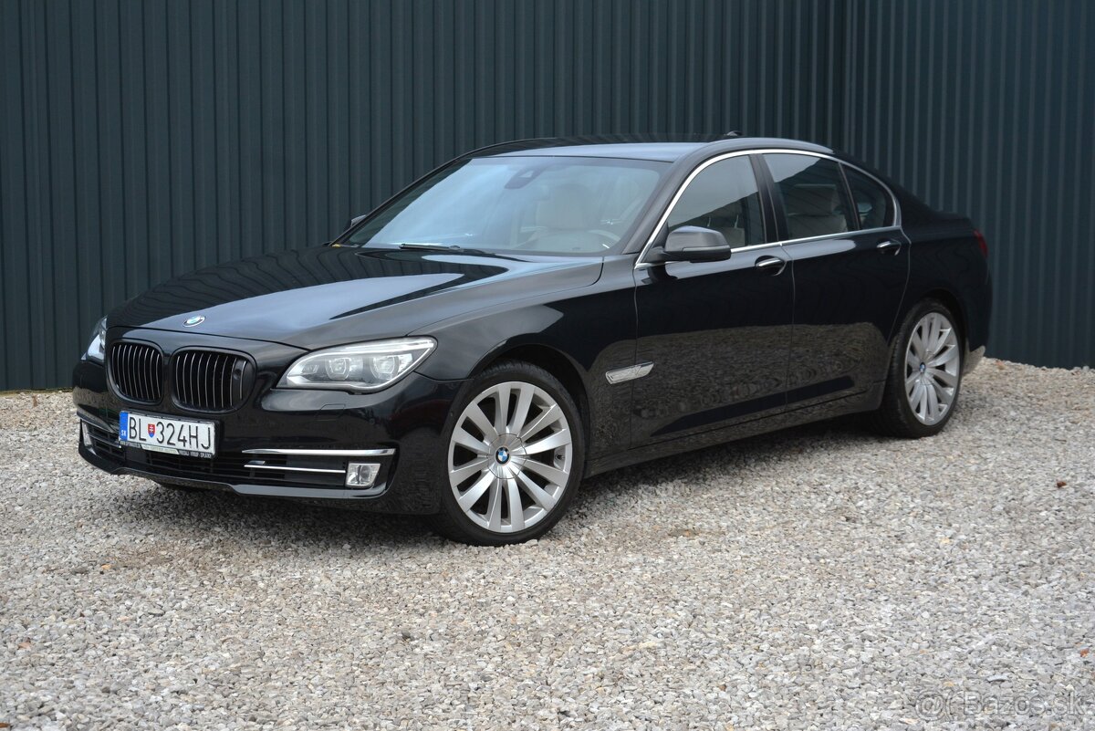 BMW rad 7 3.00 xDrive SR voz, B&O hudba, TOP výbava