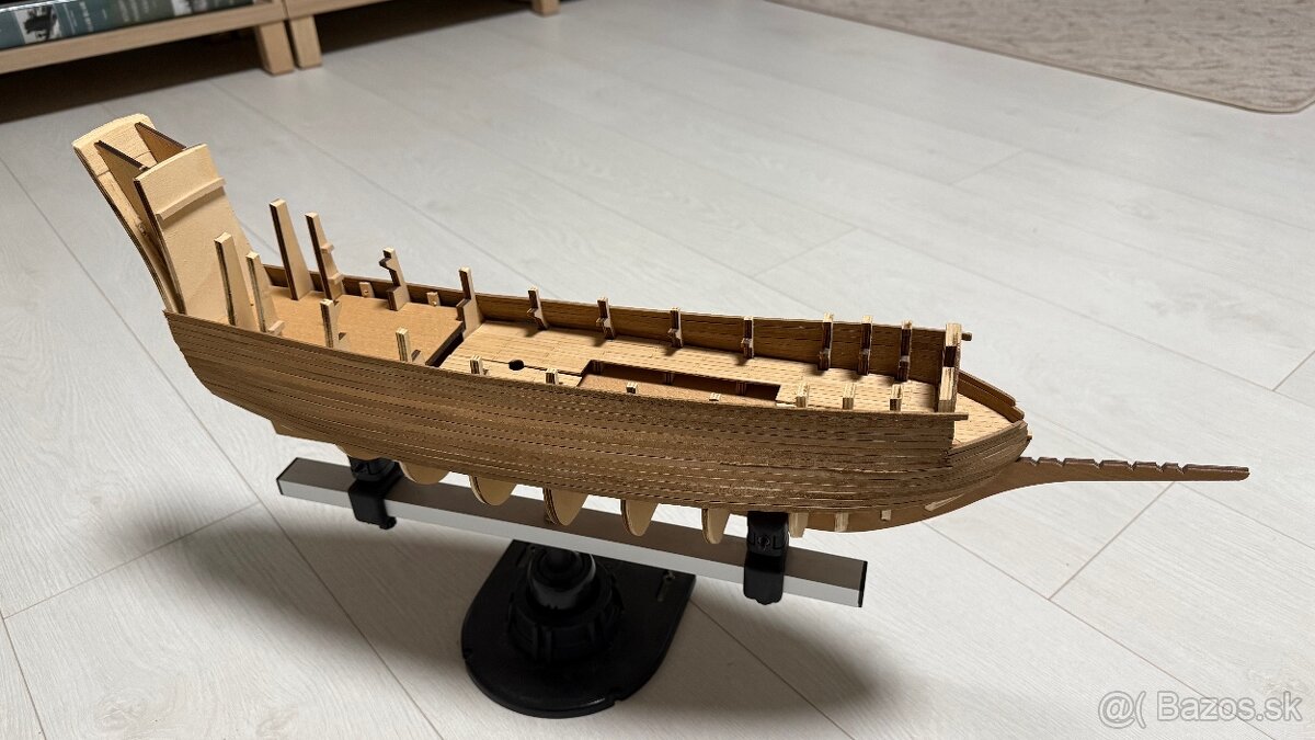 drevený model lode nedokončený