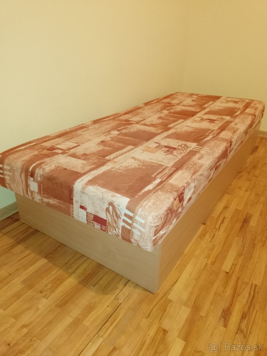 Váľanda s úložným priestorom (Iba vážny záujem)