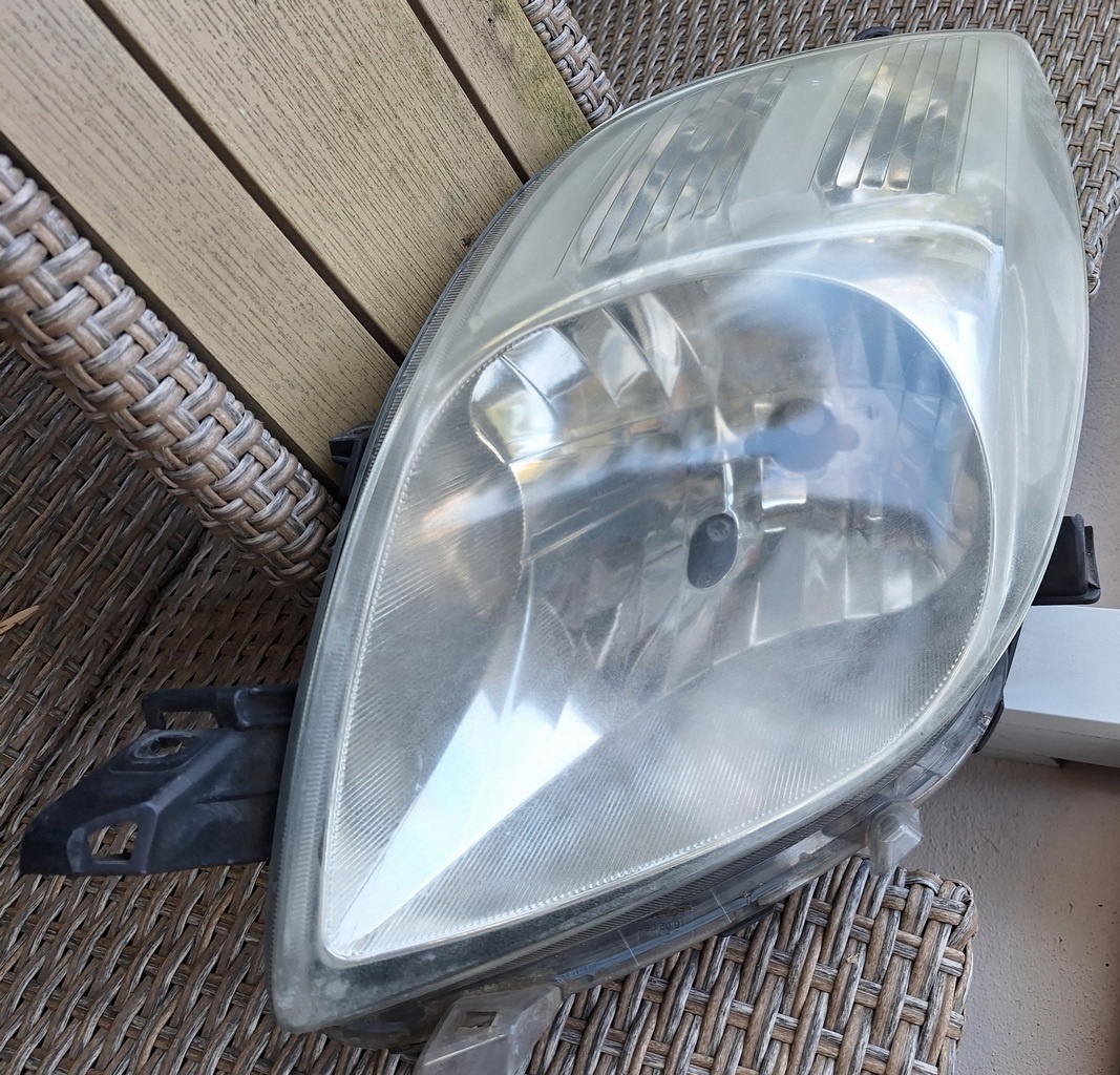 Predné svetlomety Toyota YARIS 2006 XP9