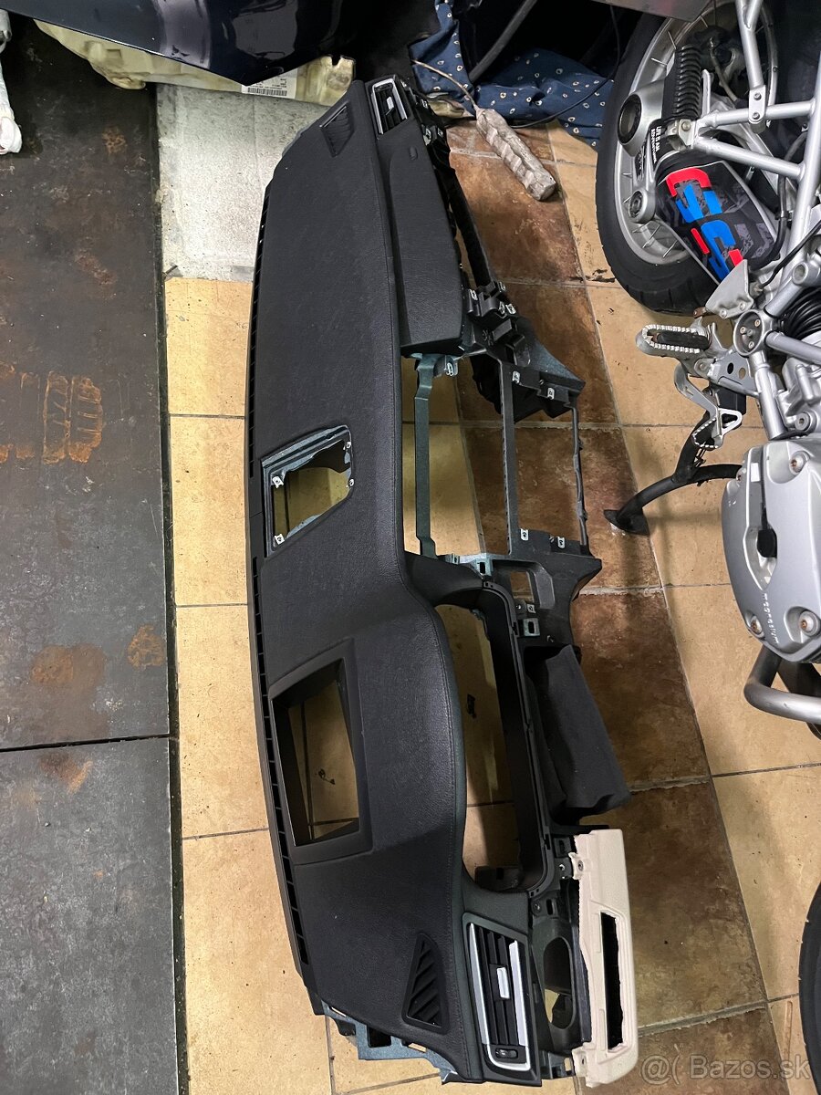 Palubná doska - HEADUP - F01/F02