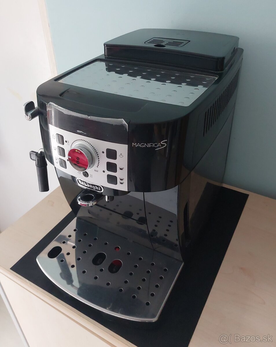 Kávovar Delonghi Magnifica S