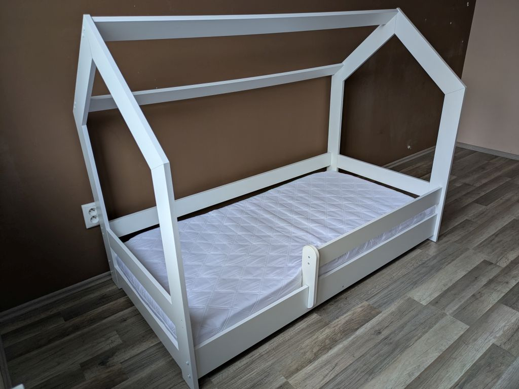 Predám detskú postieľku Domček