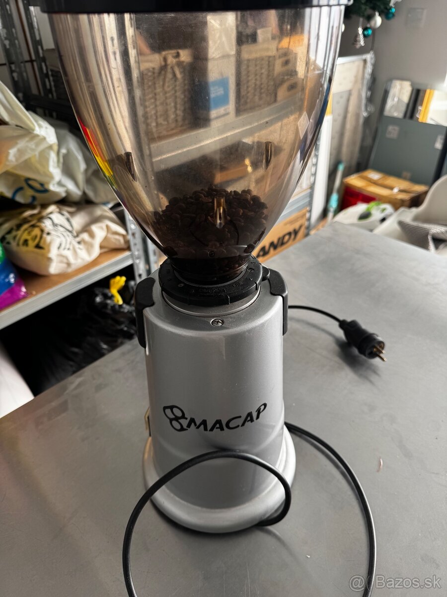 Mlynček na kávu Macap M5D Plus