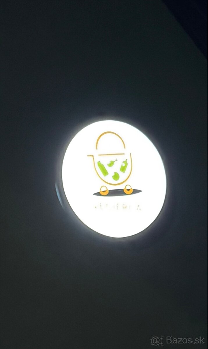 Predavačka večerného predaja