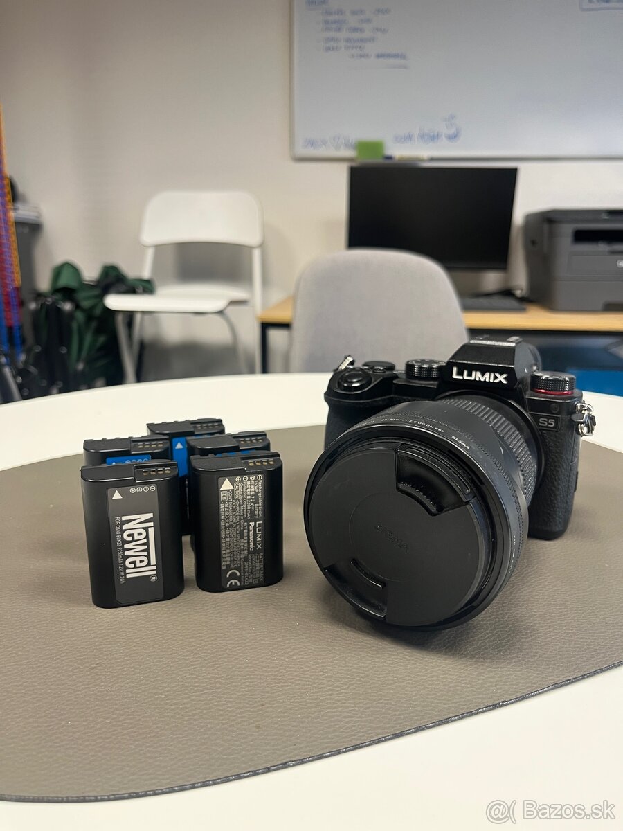 Panasonic Lumix S5 + Sigma 28-70mm