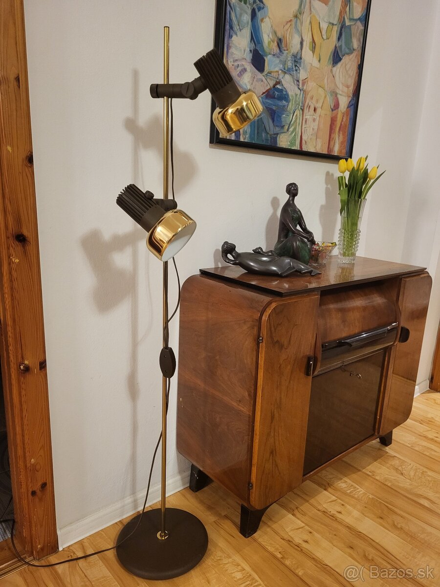 Podlahová lampa