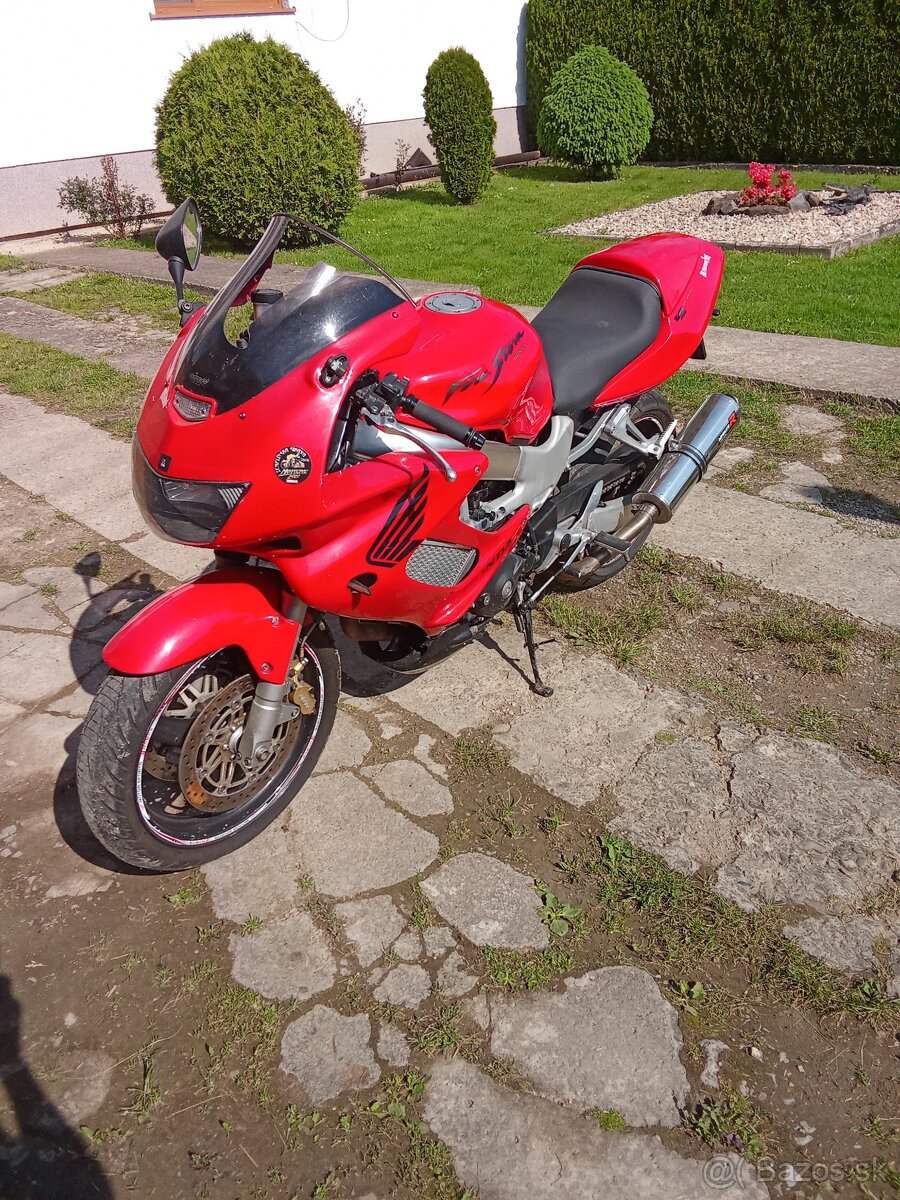 Honda vtr 1000 f